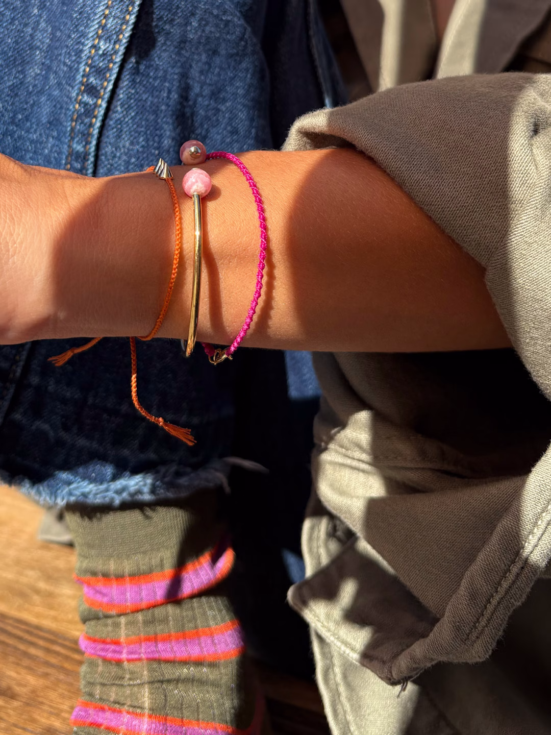 BRACCIALE RIGIDO OPEN IN ORO PIETRA RODOCROSITE