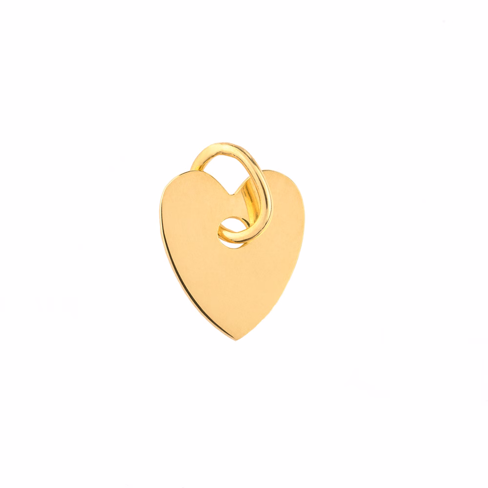 Charm cuore in oro, indicato per essere inserito su cordini e catenine.