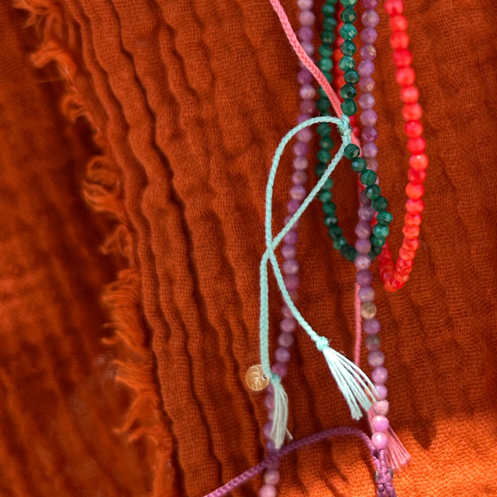 TRIO_DETAILS.jpg collana portami a ballare (al mare) - phosphosiderite